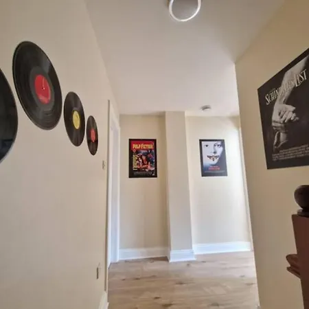 Colourful Centre Hideaway, Sleeps 6 Apartamento