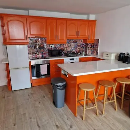 Colourful Centre Hideaway, Sleeps 6 * Galway