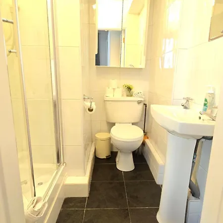 Colourful Centre Hideaway, Sleeps 6 Apartamento Galway