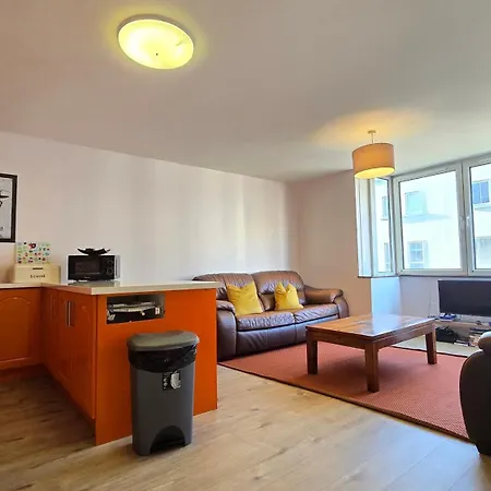 Colourful Centre Hideaway, Sleeps 6 Galway