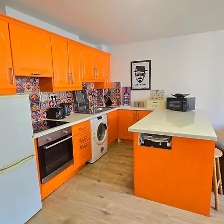 Colourful Centre Hideaway, Sleeps 6 Apartamento