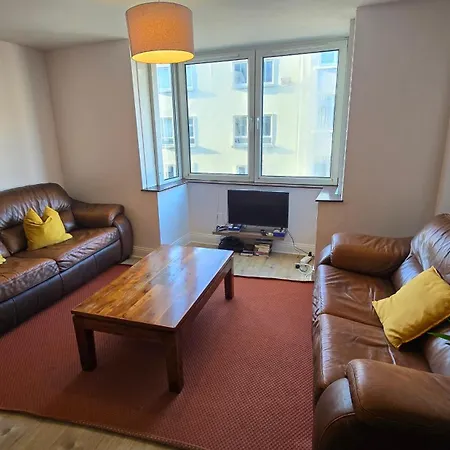 Colourful Centre Hideaway, Sleeps 6 *