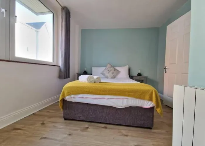 Apartman Colourful Centre Hideaway, Sleeps 6 *