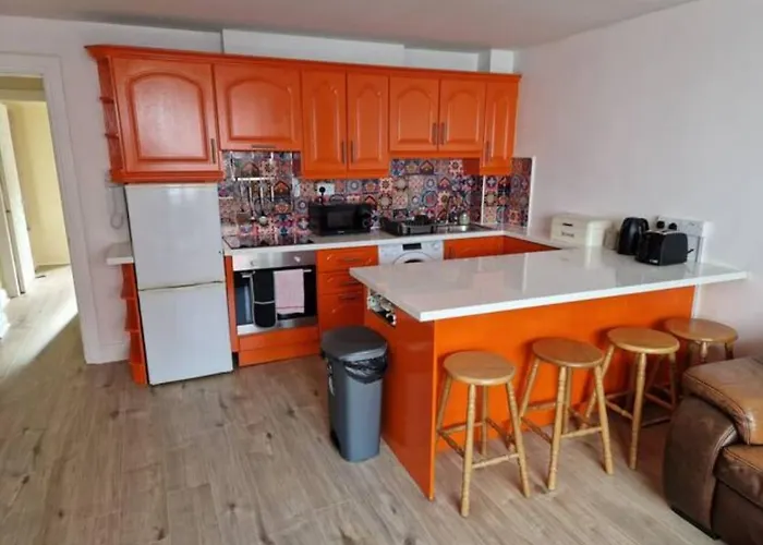 Colourful Centre Hideaway, Sleeps 6 * Galway
