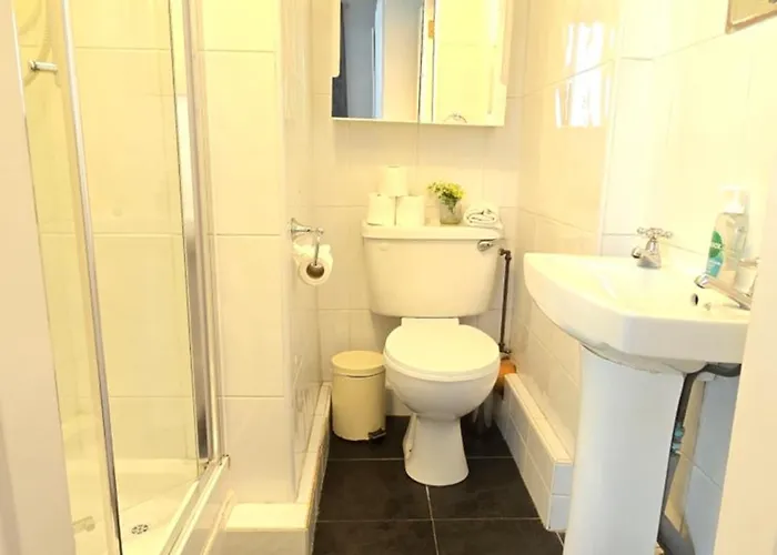 Colourful Centre Hideaway, Sleeps 6 公寓 戈尔韦